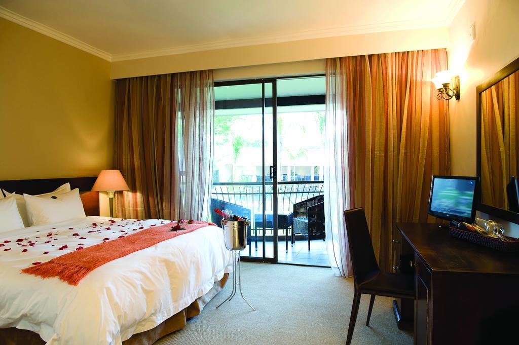 Happy Valley Hotel And Casino Ezulwini Chambre photo